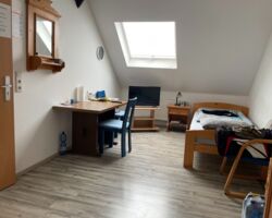 möbliertes Zimmer DG